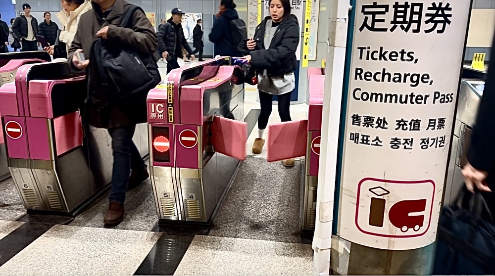 With nearly 20 million foreign tourists visiting Tokyo annually, this system makes it easier for all nationals to enjoy the Toei subway.  (ANJ)
