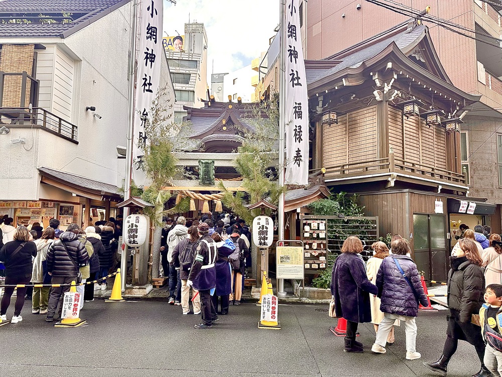 At the beginning of the New Year, many Japanese visit a shrine of good luck where they can perform “Zeniarai,” which can mean washing money. (ANJ)