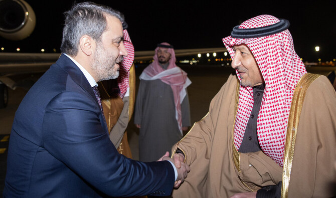 The delegation, which includes Defense Minister Marahf Abu Qasra and Intelligence Chief Anas Khattab, was received by Saudi Deputy FM Waleed Elkhereiji at Riyadh’s King Khalid International Airport. (MOFA)