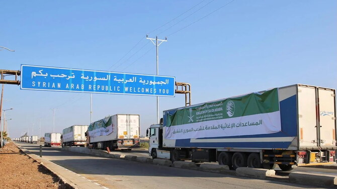 Trucks carrying relief supplies from Saudi Arabia crossing into Syria, Jan. 6 (SPA)