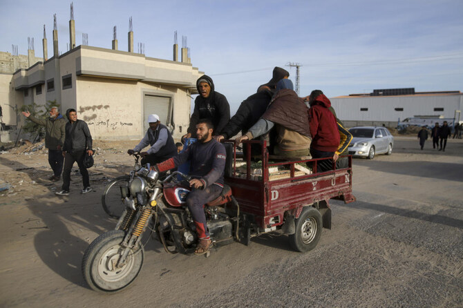 Displaced Palestinians leave parts of Khan Younis as they go back to their homes in Rafah, southern Gaza on Jan. 19. (AP)