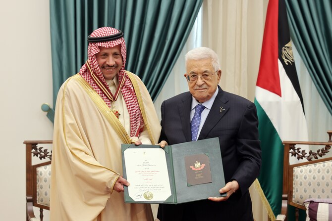Palestinian President Mahmoud Abbas and the Saudi ambassador to Palestine Nayef bin Bandar Al-Sudairi, in Ramallah, Jan. 19 (WAFA)