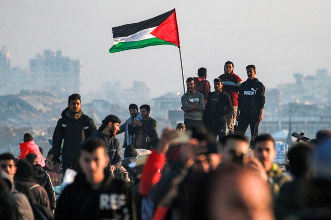 People wait for returning displaced Palestinians in Gaza city, Jan. 27, 2025. (AFP)