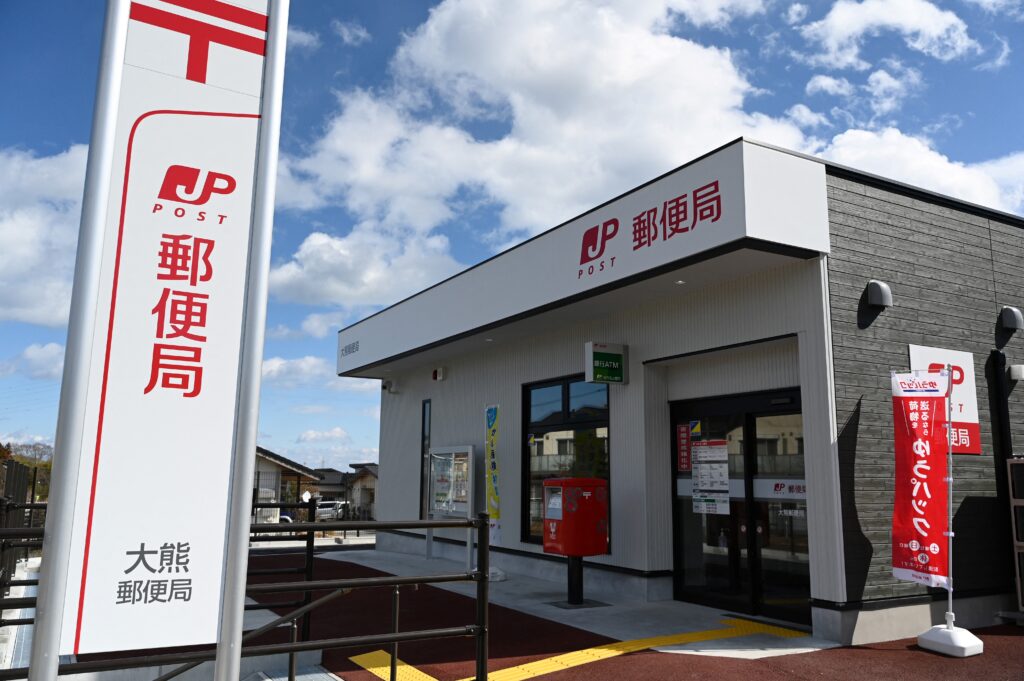 From April 1, Japan Post -- which already does not allow mammals or birds to be sent by mail -- will not deliver reptiles through any parcel or other postal services. (AFP)