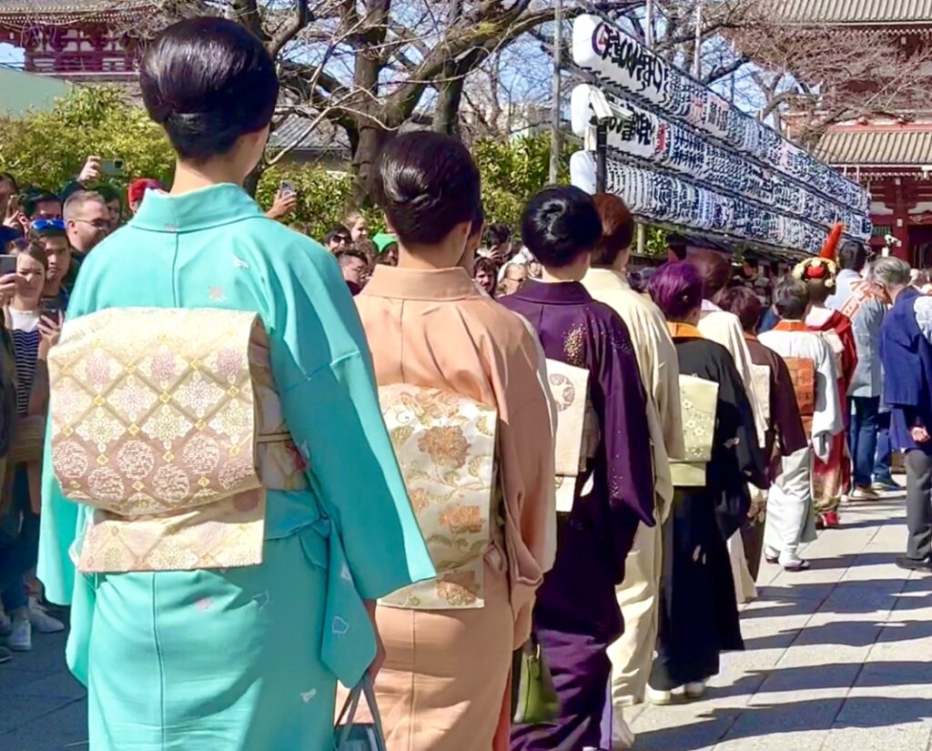 Kimono-clad women arrive to celebrate the Coming-of-Age Day, a centuries-old tradition and national holiday celebrating the milestone from child to adult, in Yokohama near Tokyo, Monday, Jan. 13, 2025. (ANJ)