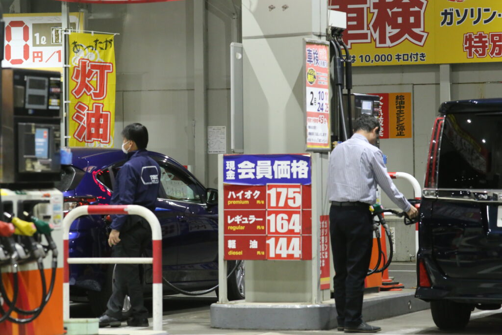 The government has been providing subsidies to suppress the rise in gasoline prices, but these have been reduced over the last month. (ANJ)