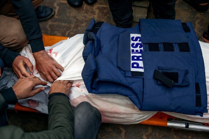 Mourners prepare for burial the body of Palestinian journalist Ahmed Al-Shayah after he was killed during an Israeli strike the previous night in Khan Yunis, at Nasser Hospital, in the southern Gaza Strip, Jan.16, 2025. (AFP)