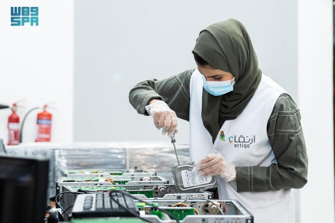 Recycling e-waste supports a sustainable economy, effectively utilizes natural resources, and minimizes financial waste. (SPA)