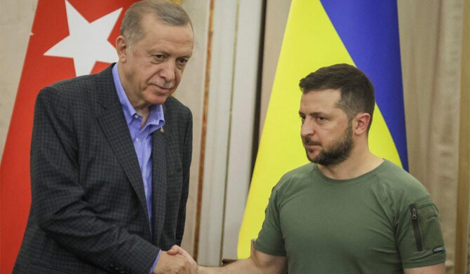Ukrainian President Volodymyr Zelensky and Turkish President Tayyip Erdogan shake hands after a joint news conference following their meeting in Lviv, Ukraine, Aug. 18, 2022. (Reuters)
