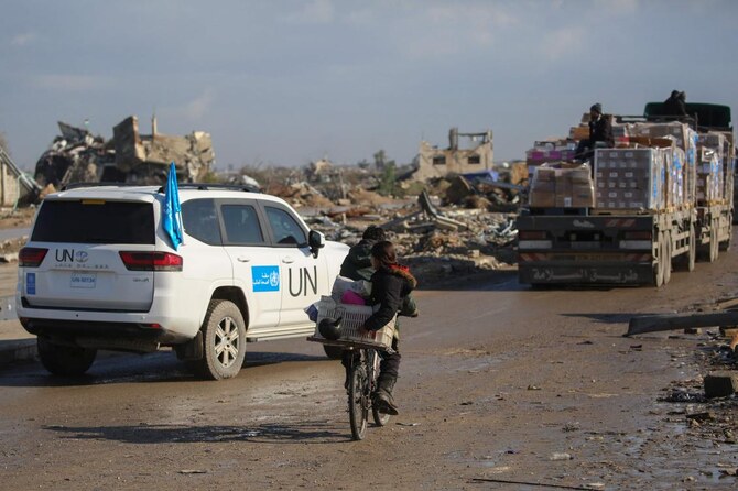 A UN vehicle escorts trucks carrying WHO aid on Salah Al-Din road in Al-Mughraqa in the central Gaza Strip on Feb. 13, 2025. (AFP)