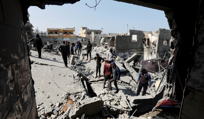 Palestinians inspect the site of an Israeli strike on a residential building, in Deir Al-Balah in the central Gaza Strip March 18, 2025. (REUTERS)