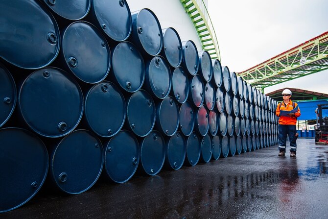 Brent crude futures rose 43 cents, or 0.6 percent, to stand at $71.21 a barrel by 7:23 a.m. Saudi time. Shutterstock