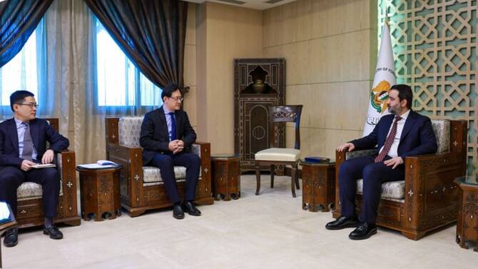Asaad Al-Shaibani, Syria’s foreign minister, and China's ambassador to Syria, Shi Hongwei. (SANA)