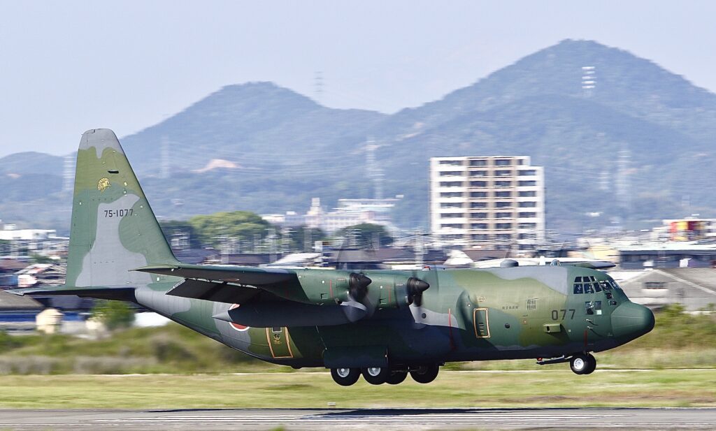So far, the Self-Defense Forces have transported 145 Japanese nationals from the area on military aircraft. (MOD)