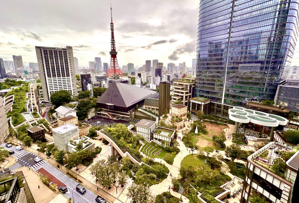 Japan's three major metropolitan areas surrounding Tokyo, Osaka and Nagoya showed a 4.3% gain in land prices, up for the fourth straight year.