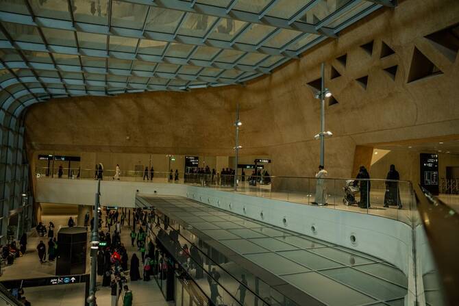 A view of Qasr Al-Hokm Metro Station’s modern architectural design, blending contemporary elements with traditional Saudi aesthetics. (AN Photo/Huda Bashatah)