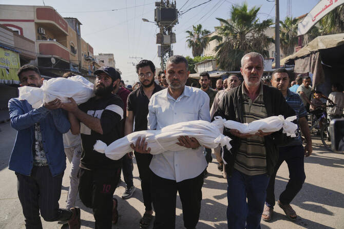 Palestinian carry the bodies of their relatives including children who were killed in an Israeli army airstrike in Deir al-Balah, Gaza, Wednesday, May 21, 2025. (AP Photo/Abdel Kareem Hana)