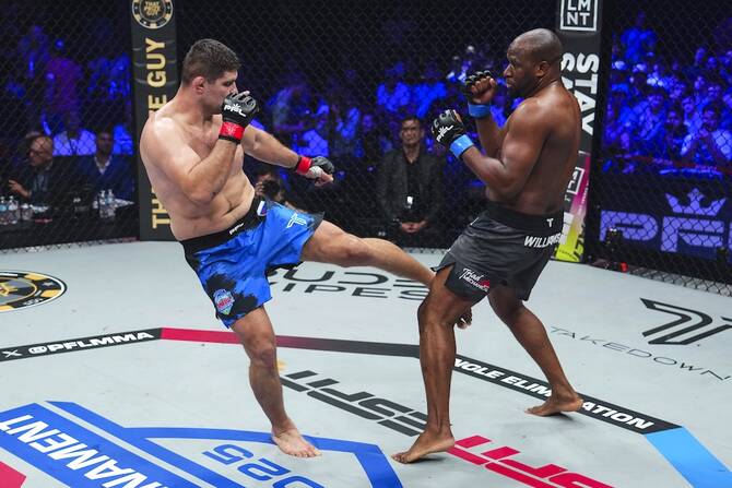Oleg Popov, left, defeated Karl Williams via split decision at the 2025 PFL World Tournament: First Round at Universal Studios in Orlando. (PFL)