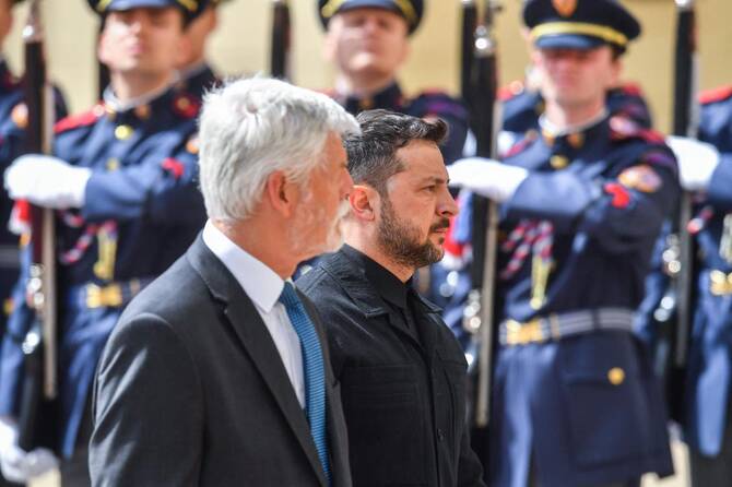 Czech President Petr Pavel (L) and Ukrainian President Volodymyr Zelensky review a military honor guard in front of Prague Castle in Prague, Czech Republic, on May 4, 2025. (AFP)