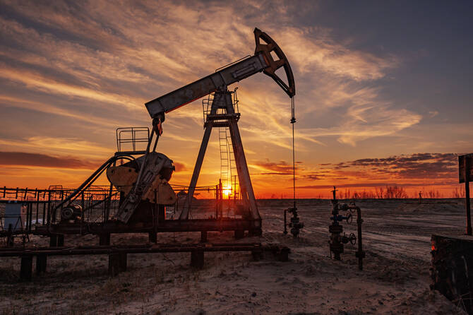 Brent crude futures dropped $1.34, or 2.19 percent, to $59.95 a barrel by 10:17 a.m. Saudi time while US West Texas Intermediate crude was at $56.87 a barrel, down $1.42, or 2.44 percent. Shutterstock