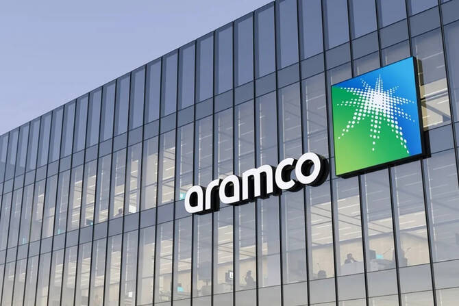 The state-owned oil giant raised the price of its benchmark Arab Light crude by $0.20, setting it at $1.40 per barrel above the average of Oman and Dubai crude prices.
