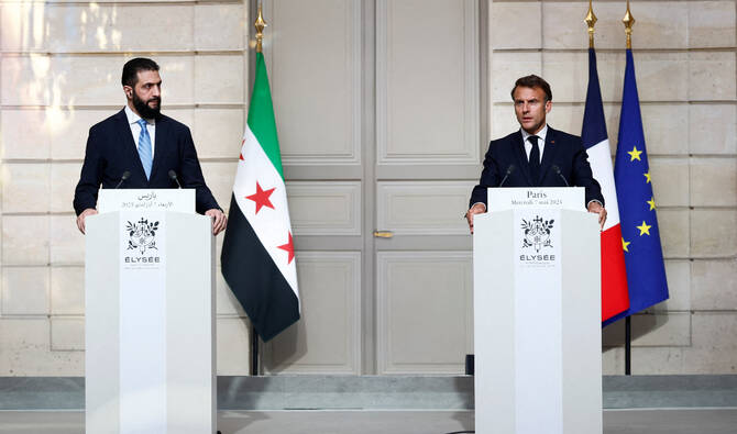 French President Emmanuel Macron (R) and Syrian President Ahmed Al-Sharaa attend a joint press conference after a meeting at the Elysee Palace in Paris, on May 7, 2025. (AFP)