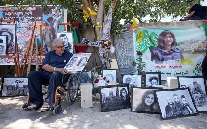 Injured Palestinian journalist Ali Al Samoudi visits a makeshift shrine at the site where veteran Palestinian-American Al Jazeera journalist Shireen Abu Akleh was killed while covering an IDF raid in Jenin, May 19, 2022. (File/AP)