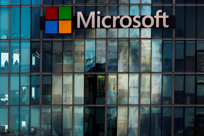 A view shows a Microsoft logo at Microsoft offices in Issy-les-Moulineaux near Paris, France. (REUTERS/File Photo)
