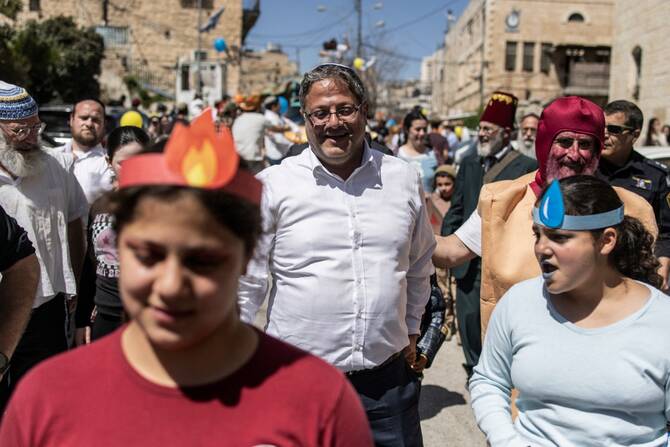 Israeli far-right politician Itamar Ben-Gvir (C) walks with Israeli settlers dressed in Purim costumes as they parade in celebration of the Jewish holiday of Purim, on Al-Shuhada street which is largely closed to Palestinians, in the divided city of Hebron in the occupied West Bank on March 16, 2025. (File/AFP)