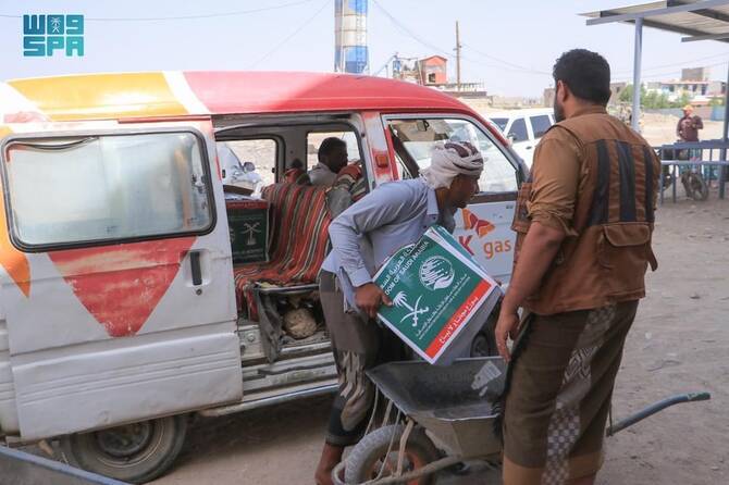 KSrelief distributed 3,471 food packages to the neediest groups in Yemen. (SPA)