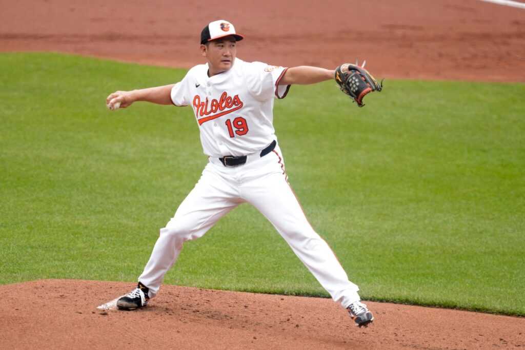 Tomoyuki Sugano #19 of the Baltimore Orioles pitches in the second inning during a baseball game against the Minnesota Twins at Oriole Park at Camden Yards on May 15, 2025 in Baltimore, Maryland.(AFP)