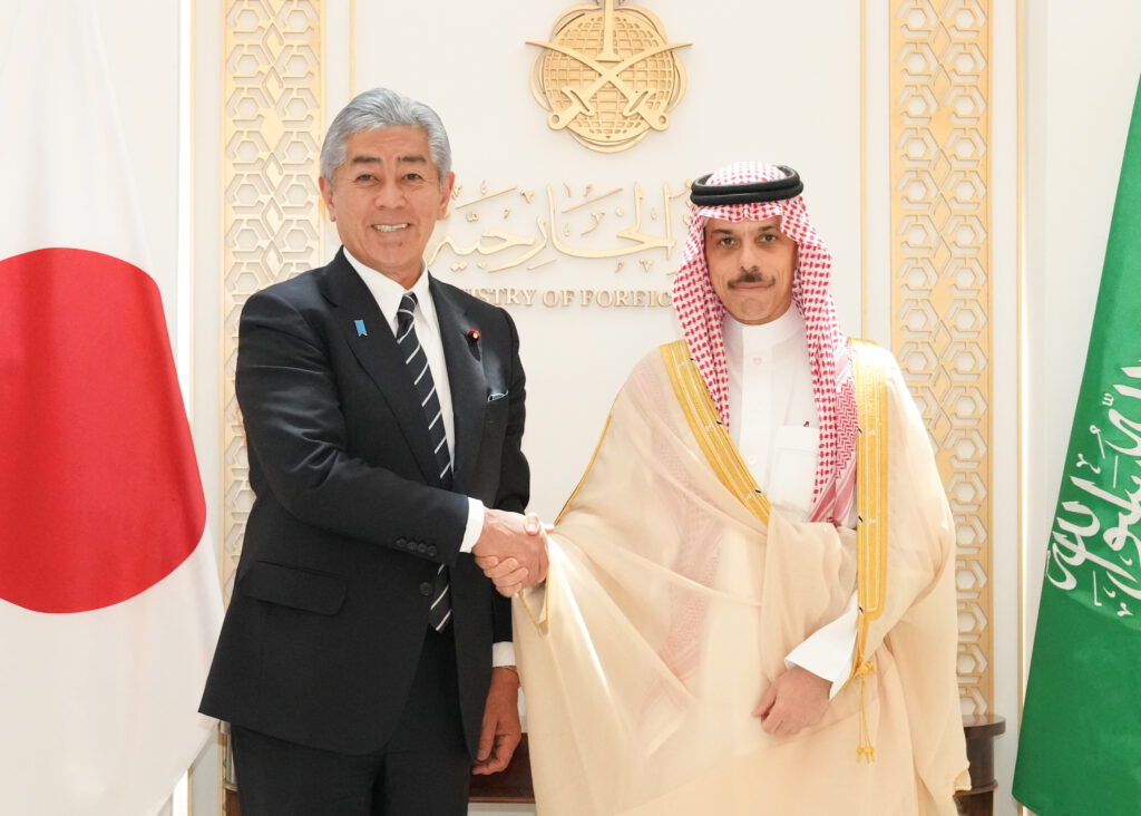 Japan's Foreign Minister IWAYA Takeshi and Saudi Foreign Minister Prince Faisal bin Farhan on May 1, 2025. (MOFA)