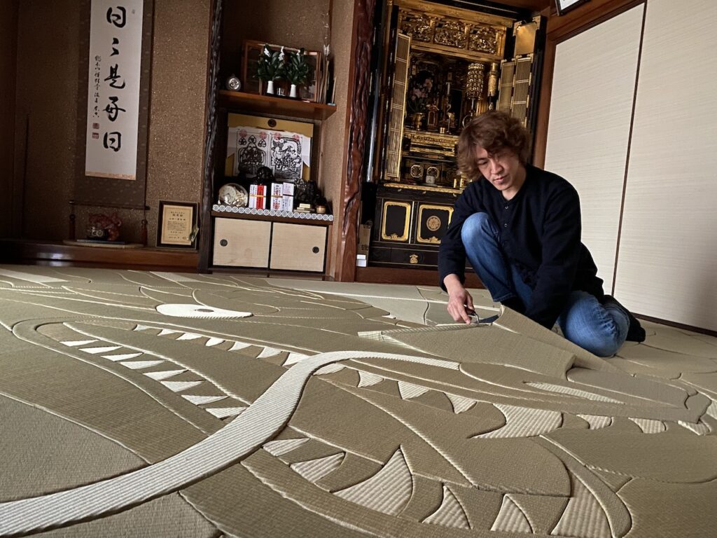 The artist uses a raw form of tatami in one color but manipulates the angle to make the mat change colors. (Supplied)