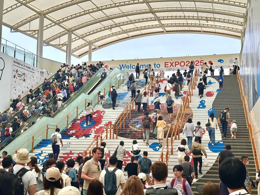 The Saudi and American pavilions have been among the most popular, often with lines stretching for an hour or more. (ANJ)