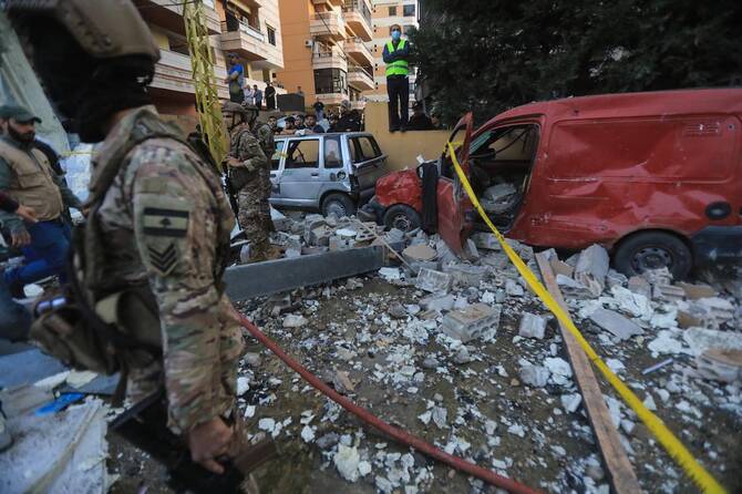 Lebanese army soldiers deploy at the site of Israeli strikes following evacuation orders. (File/AFP)
