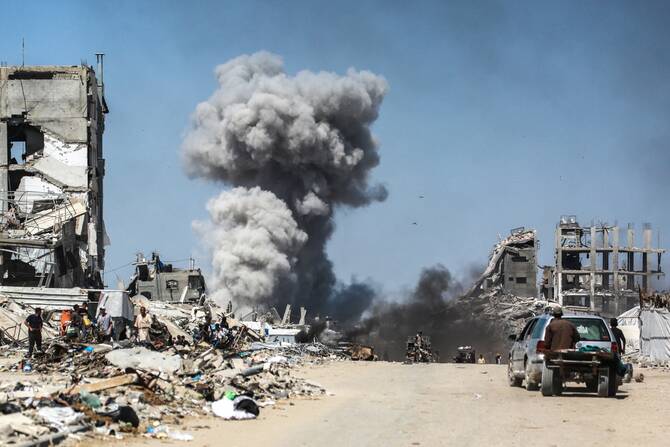 Smoke billows following an Israeli strike in Jabalia, in the northern Gaza Strip. May 25, 2025 (File/AFP)