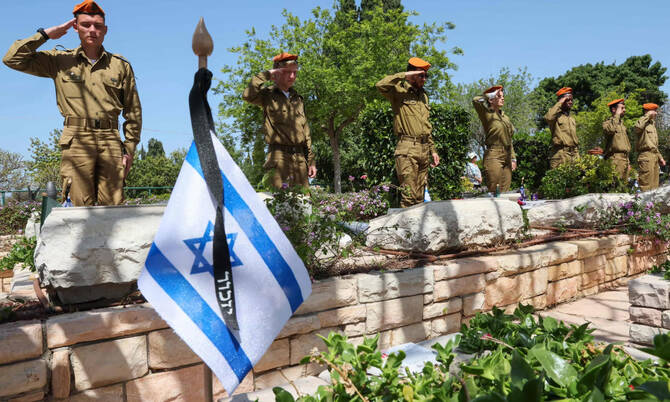 Israeli soldiers salute during a ceremony before the country's memorial day for fallen soldiers and victims of attacks. (AFP)