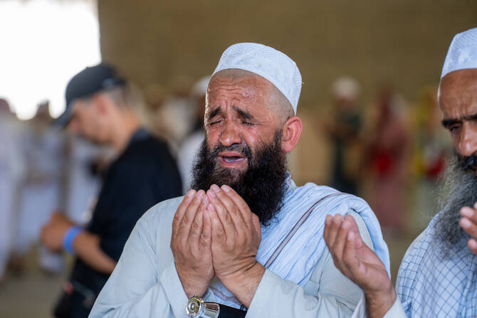 Hajj pilgrims on Saturday continued the ritual stoning of the devil, casting pebbles at the Jamarat, three stone pillars in Mina, on the second day of Tashreeq. (AN Photo/Abdulrahman Shalhoub)
