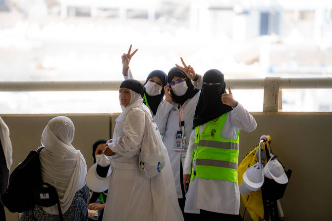 Hajj pilgrims on Saturday continued the ritual stoning of the devil, casting pebbles at the Jamarat, three stone pillars in Mina, on the second day of Tashreeq. (AN Photo/Abdulrahman Shalhoub)