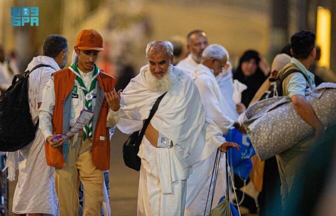 Volunteers exemplify generosity and support various sectors serving pilgrims, while also developing their skills and capabilities. (SPA)
