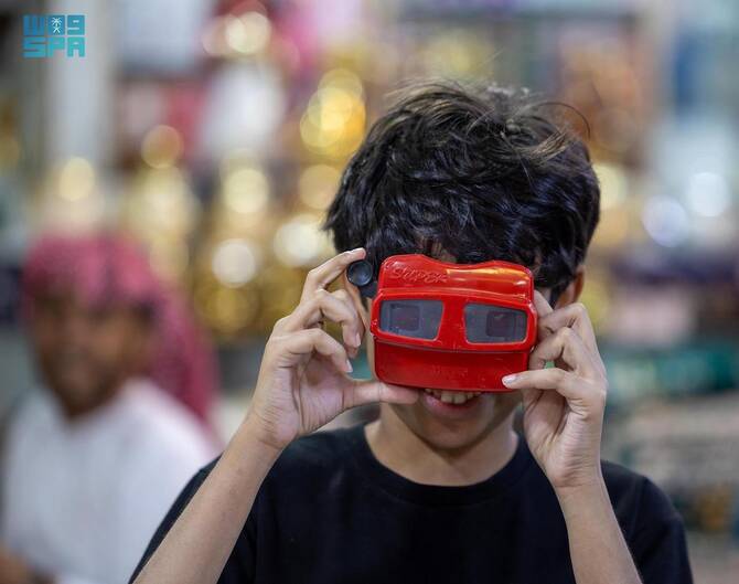 As Hajj concludes, pilgrims commonly engage in the cherished custom of purchasing gifts. (SPA)