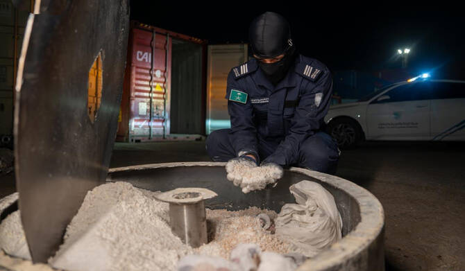 Authorities have urged the public to report drug smuggling or sales by calling 911 in Makkah, Riyadh, and the Eastern Province, or 999 in other regions. (SPA)