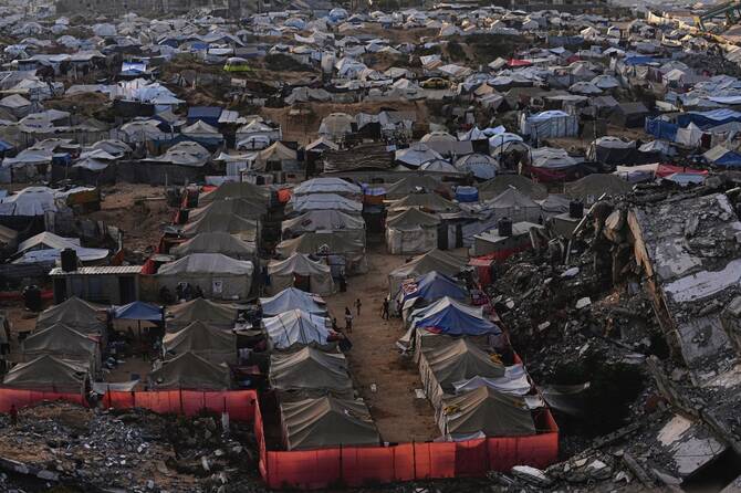 Camp for displaced Palestinians among the ruins of buildings in west of Gaza City. (AP)