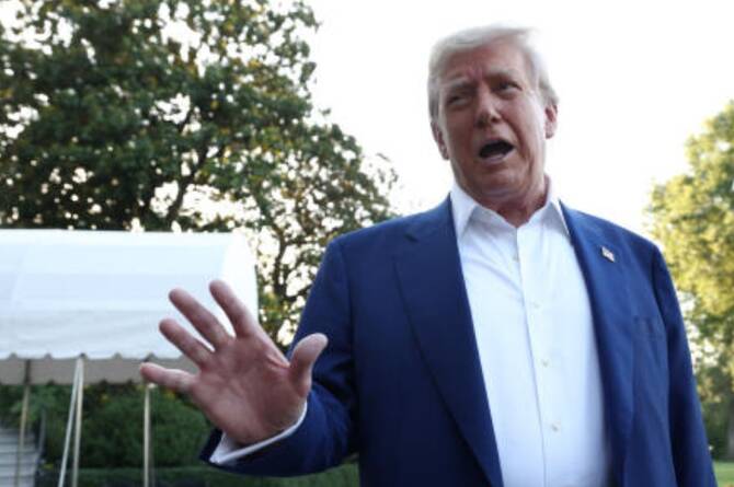 US President Donald Trump speaks to media ahead of boarding Marine One to depart to attend the NATO Summit in The Hague, Netherlands, from the South Lawn at the White House in Washington, Jun. 24, 2025. (Reuters)