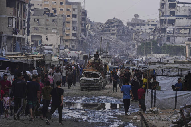 A senior Hamas official told AFP Wednesday that talks for a Gaza ceasefire between Israel and the Palestinian Islamist group “intensified in recent hours” with mediator countries. (AP)