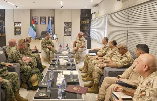 Maj. Gen. Yousef Huneiti, chairman of the Joint Chiefs of Staff in Jordan, during his meeting with US counterpart, Gen. Dan Caine, in Amman. (Petra)