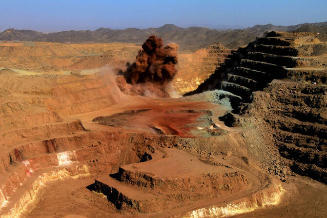 A general view shows the Ariab company gold mine in the Sudanese desert, 800 kilometers northeast of the capital Khartoum. (File/AFP)