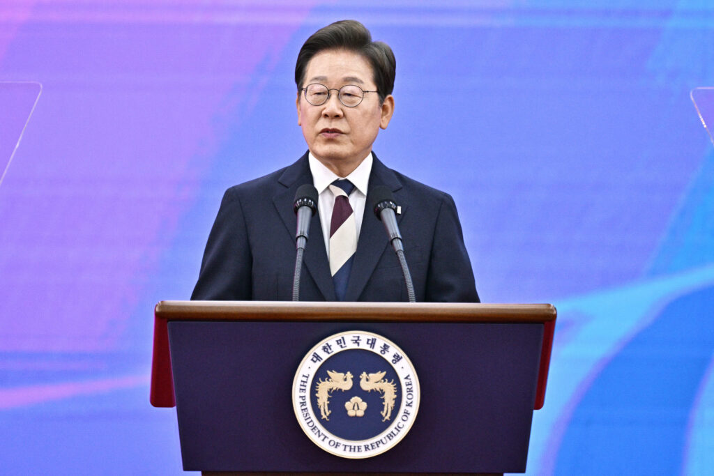 He said he’ll pursue pragmatic diplomacy and boost a trilateral Seoul-Washington-Tokyo cooperation based on the South Korea-U.S. alliance. (AFP)