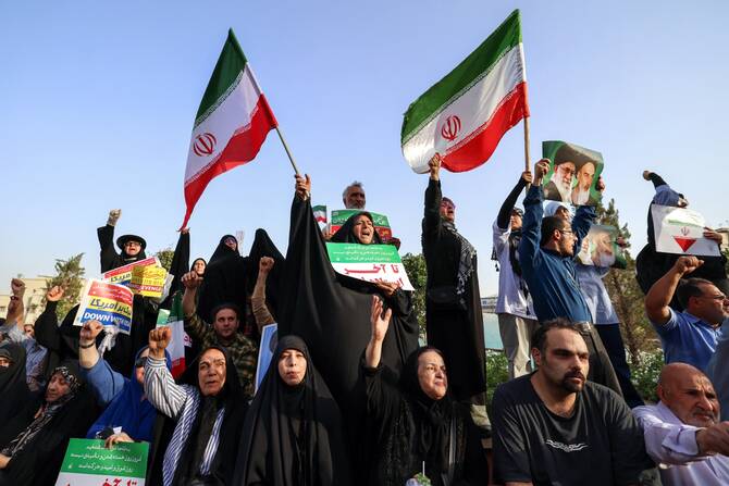 Iranians chant slogans as they celebrate a ceasefire between Iran and Israel at Enghlab Square, Tehran. June 24, 2025 (File/AFP)