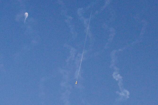 -Missiles fired from Iran towards Israel are intercepted in Jordanian airspace over Amman, June 19, 2025. (AFP)
